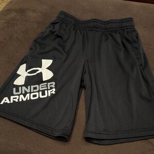 Under Armour boys black heat gear Athletic Shorts youth small